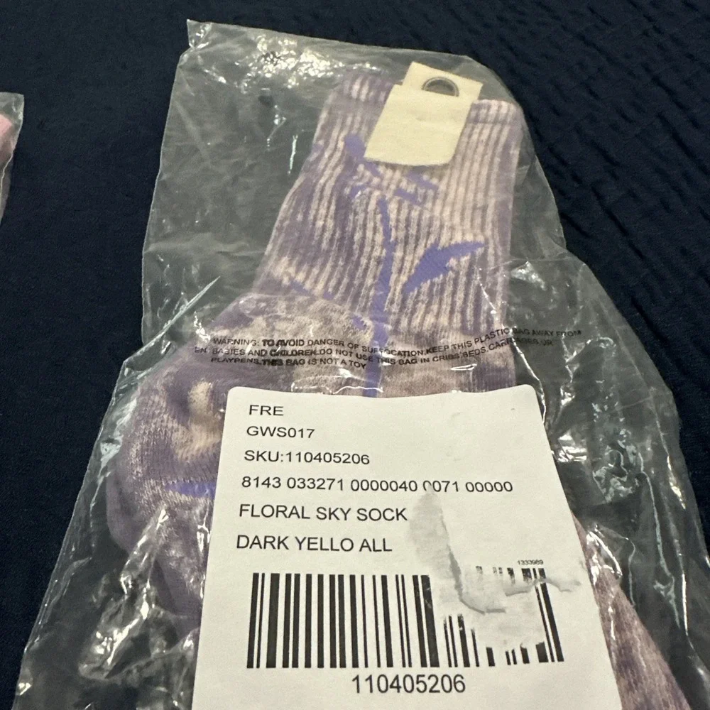 Free People Size All Lot Of Two Pairs Floral Sky Socks Tie-dye Pink & Lavender